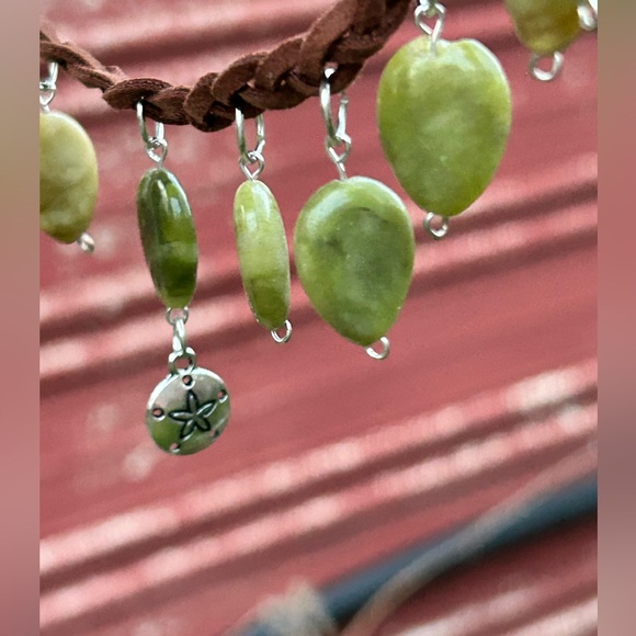 💦Brown faux suede choker w Jade stones & sand dollar charm - Picture 4 of 7
